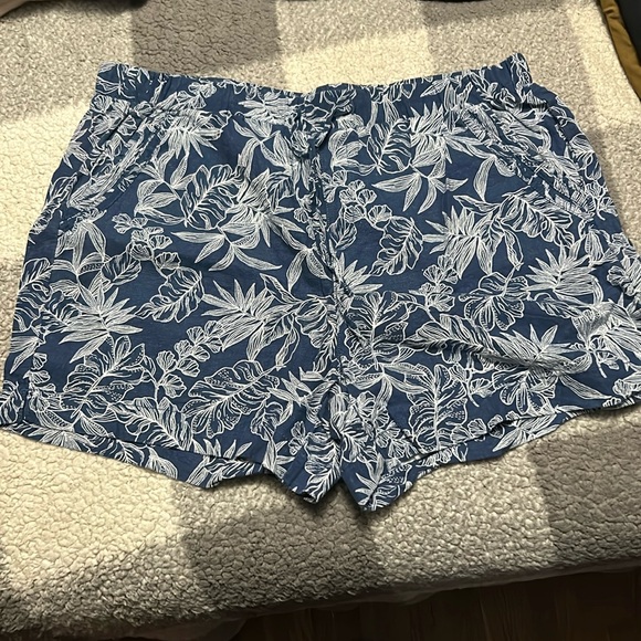 Linen shorts - Picture 1 of 3